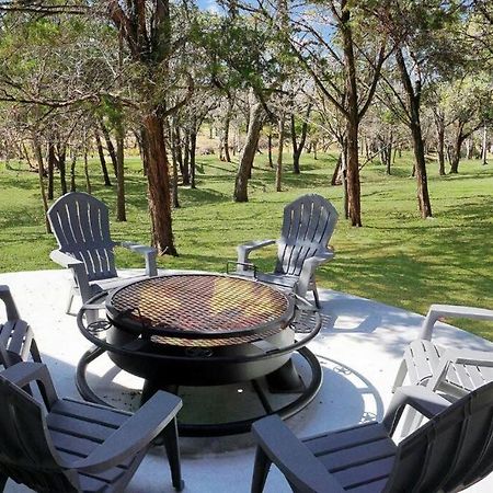 Fox Hollow - Tiny Home With Cypress Creek Access, Park Like Setting Wimberley Extérieur photo