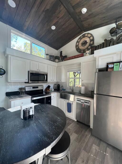 Fox Hollow - Tiny Home With Cypress Creek Access, Park Like Setting Wimberley Extérieur photo
