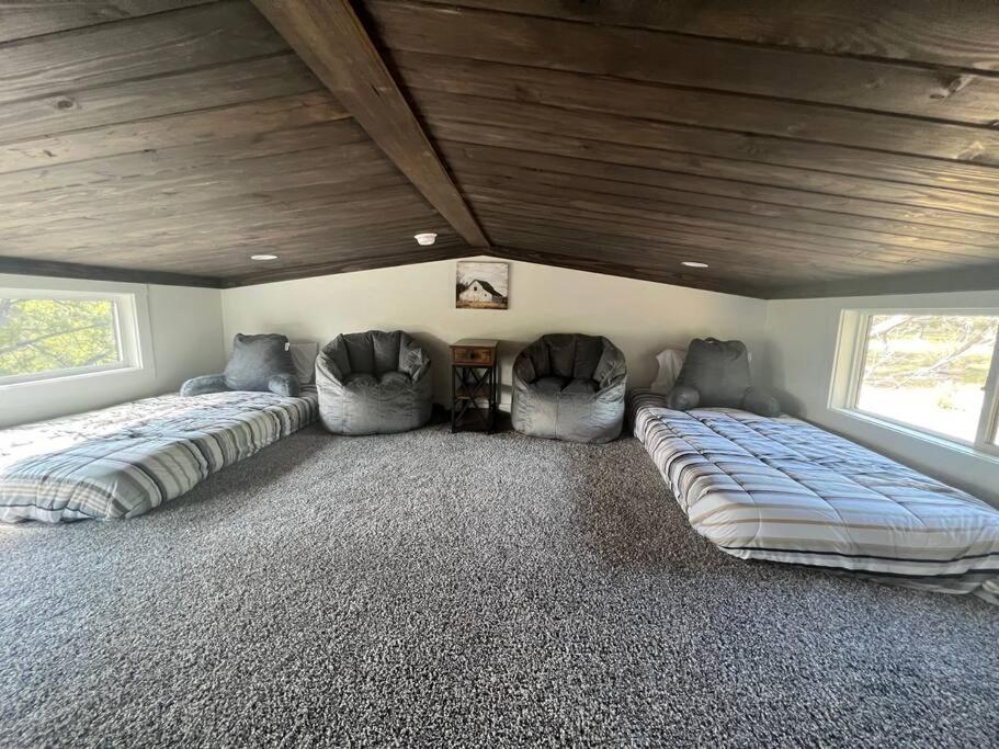 Fox Hollow - Tiny Home With Cypress Creek Access, Park Like Setting Wimberley Extérieur photo